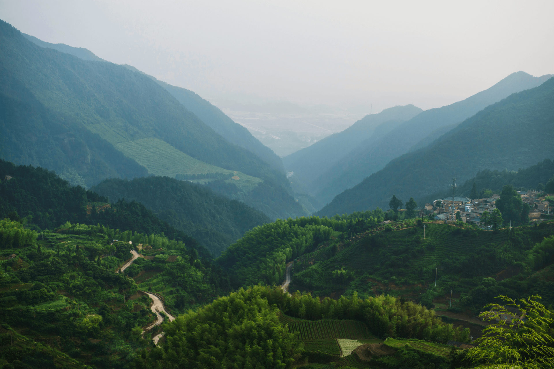 山の中の村